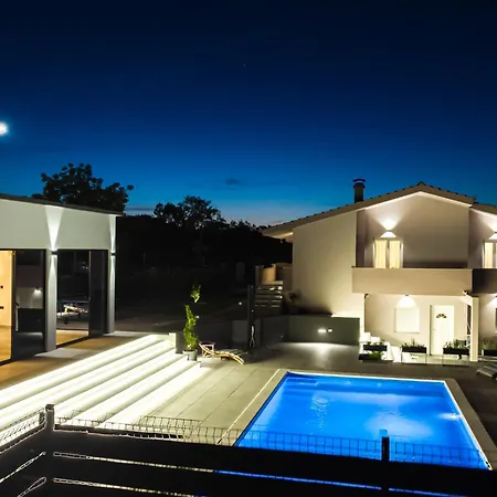 Jackal House Lovrec