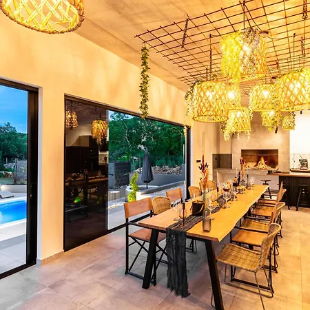 Villa Jackal House
