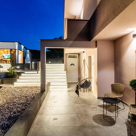 Jackal House Villa