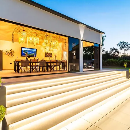 Villa Jackal House
