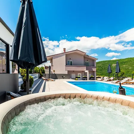 Villa Jackal House