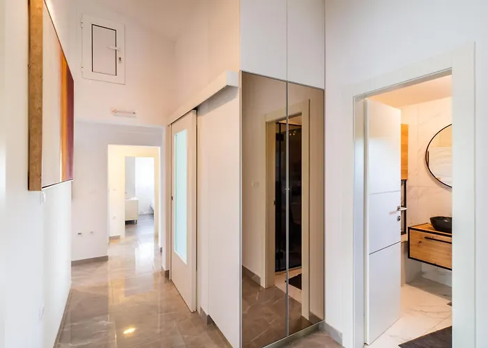 Jackal House With A Heated Pool And A Jacuzzi Lovreć