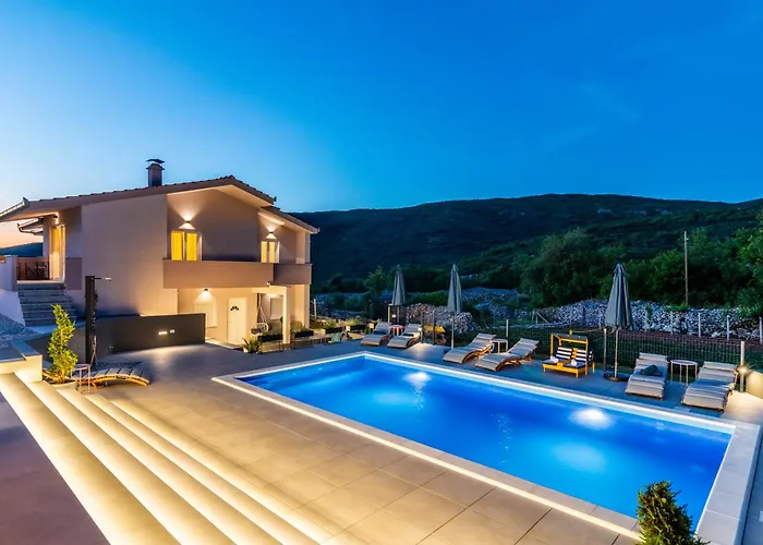 Villa Jackal House With A Heated Pool And A Jacuzzi *