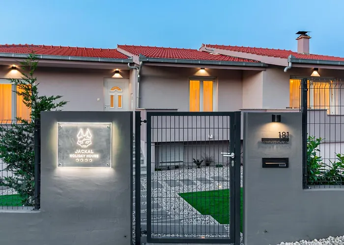 Jackal House With A Heated Pool And A Jacuzzi * Lovreć