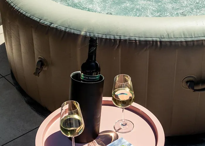 Jackal House With A Heated Pool And A Jacuzzi *