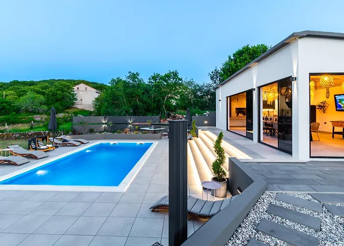 Jackal House With A Heated Pool And A Jacuzzi * Lovreć