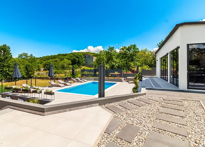 Jackal House With A Heated Pool And A Jacuzzi *