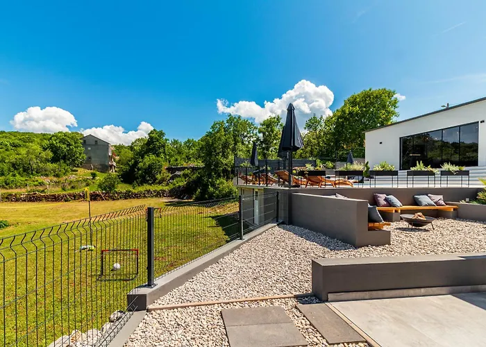 Jackal House With A Heated Pool And A Jacuzzi Villa