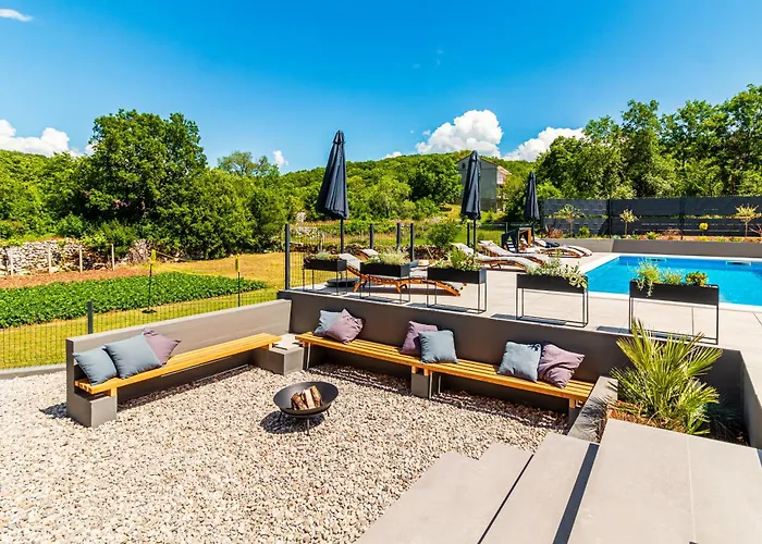 Villa Jackal House With A Heated Pool And A Jacuzzi Lovreć