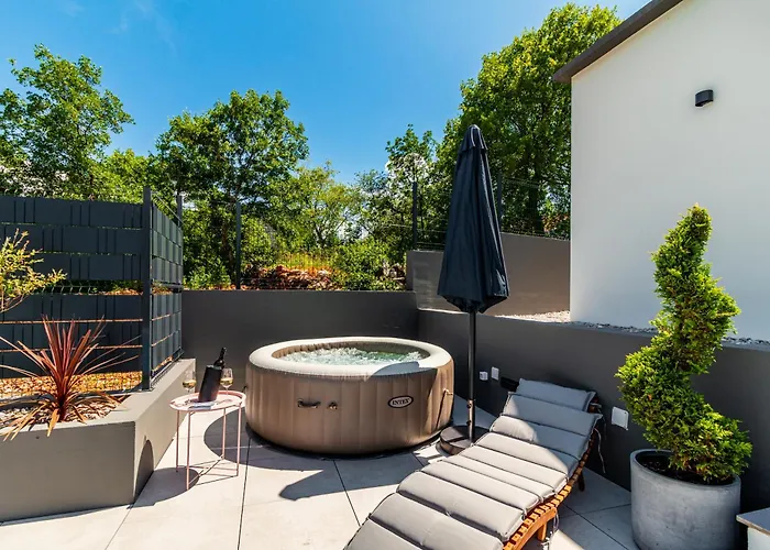 Villa Jackal House With A Heated Pool And A Jacuzzi Lovreć