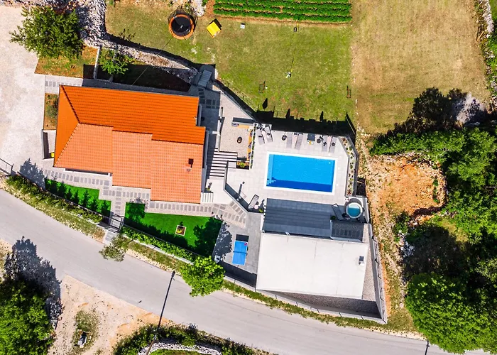 Villa Jackal House With A Heated Pool And A Jacuzzi *