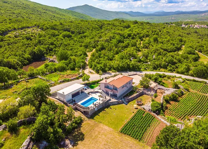 Jackal House With A Heated Pool And A Jacuzzi * Lovreć